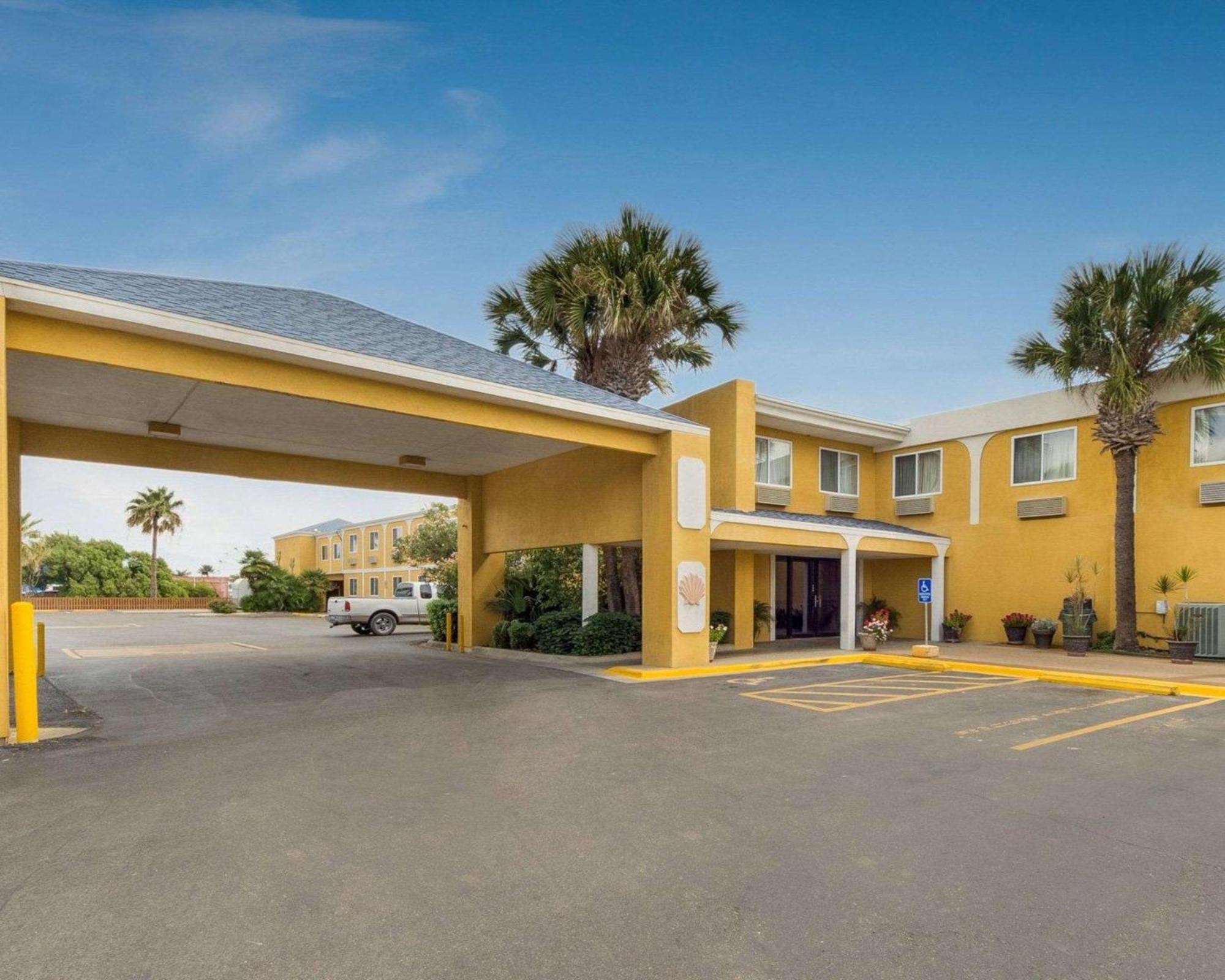 Quality Inn & Suites On The Beach Corpus Christi Exterior photo