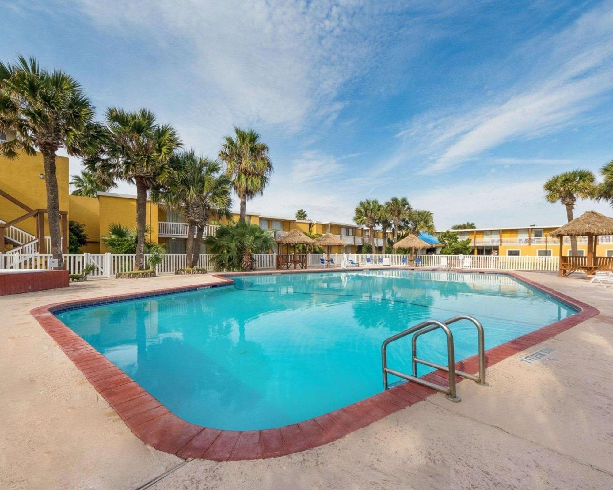 Quality Inn & Suites On The Beach Corpus Christi Exterior photo