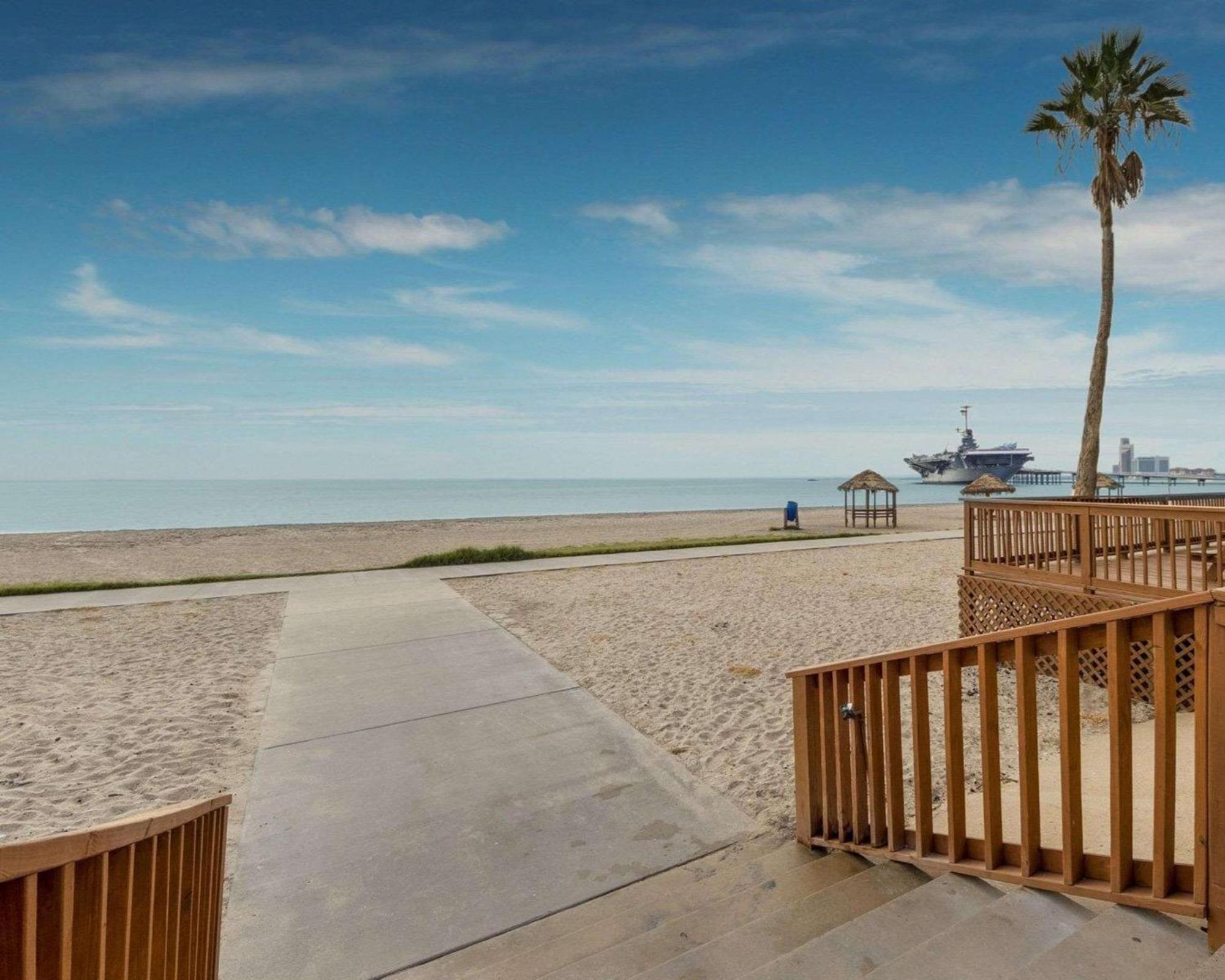 Quality Inn & Suites On The Beach Corpus Christi Exterior photo